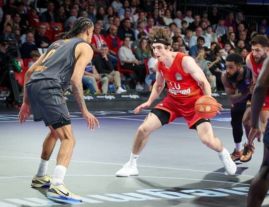 left to right Kevin Yebo 0 Niners Chemnitz vs Justinian Jessup 10 FC Bayern Muenchen Basketball , FC Bayern Muenchen Basketball vs Niners Chemnitz, easyCredit BBL, Basketball, Bundesliga, Men, Main Round, April 12, 2026 Muenchen Bayern Germany Copyright: xkolbert-press MartinxAgüerax