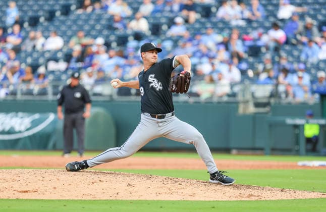 APR 12, 2026: Chicago White Sox relief pitcher Jordan Leasure (49) comes in relief against the Kansas City Royals at Kauffman Stadium in Kansas City, MO. CSM Kansas City United States - ZUMAc04_ 20260412_zma_c04_038 Copyright: xRomanxPunox