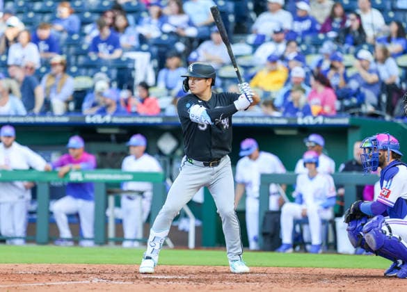 MLB, Baseball Herren, USA 2026: White Sox Vs Royals April 12th APR 12, 2026: Chicago White Sox first baseman Munetaka Murakami (5) at bat against the Kansas City Royals at Kauffman Stadium in Kansas City, MO. Roman Puno CSM (Credit Image: Â Roman Puno Cal Media) Kansas City Missouri United States EDITORIAL USE ONLY Copyright: xx ZUMA-20260412_zma_c04_024.jpg RomanxPunox csmphotothree486006