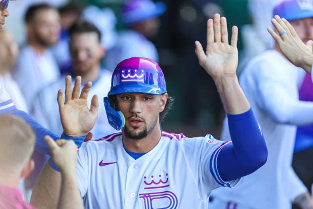 MLB, Baseball Herren, USA 2026: White Sox Vs Royals April 12th APR 12, 2026: Kansas City Royals outfielder Jac Caglianone (14) celebrates in the dugout against the Chicago White Sox at Kauffman Stadium in Kansas City, MO. Roman Puno CSM (Credit Image: Â Roman Puno Cal Media) Kansas City Missouri United States EDITORIAL USE ONLY Copyright: xx ZUMA-20260412_zma_c04_037.jpg RomanxPunox csmphotothree486017