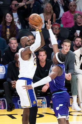 April 12, 2026, Los Angeles, California, United States: Los Angeles Lakers™ LeBron James (23) shoots against Utah Jazz™ Blake Hinson (2) during an NBA, Basketball Herren, USA basketball game at Crypto.com Arena on Sunday, April 12, 2026 in Los Angeles. Lakers 131:107 Jazz NBA 2026: Lakers 131:107 Jazz - 12 Apr 2026  - ZUMAs197 20260412_aaa_s197_319 Copyright: xRingoxChiux
