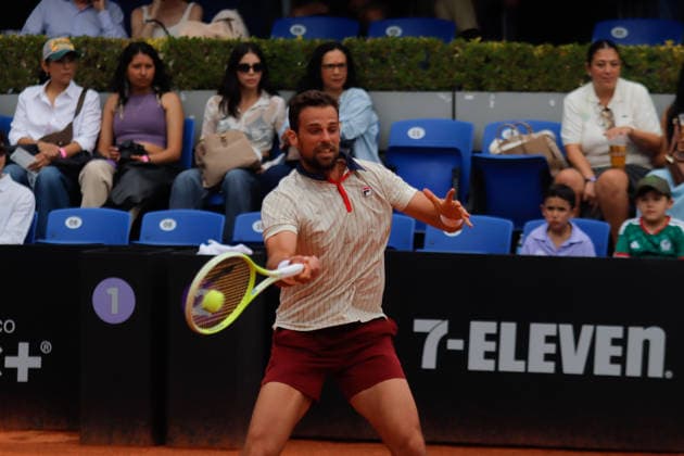 Mexico City Open Final Match Stefano Napolitano (ITA) returns a backhand against James Duckworth (AUS) during the Mexico City Open singles final at the Chapultepec Sports Center. on April 12, 2026 in Mexico City, Mexico. (Photo by Carlos Santiago Eyepix Group) Copyright: xCarlosxSantiagox xEyepixxGroupx CS_12042026_180475