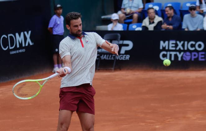 Mexico City Open Final Match Stefano Napolitano (ITA) returns a backhand against James Duckworth (AUS) during the Mexico City Open singles final at the Chapultepec Sports Center. on April 12, 2026 in Mexico City, Mexico. (Photo by Carlos Santiago Eyepix Group) Copyright: xCarlosxSantiagox xEyepixxGroupx CS_12042026_180453