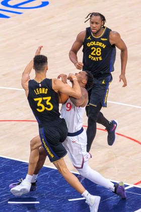 April 12, 2026, Inglewood, California, USA: Malevy Leons 33 of the Golden State Warriors blocks Bennedict Mathurin 9 of the LA Clippers during a regular season NBA, Basketball Herren, USA game on Sunday April 12, 2026 at Intuit Dome Arena in Inglewood, California. Clippers defeat Warriors, 115-110. JAVIER ROJAS PI Inglewood USA - ZUMAp124 20260412_zaa_p124_105 Copyright: xJavierxRojasx
