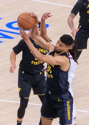 April 12, 2026, Inglewood, California, USA: Nicolas Batum 33 of the Golden State Warriors wins a rebound during a regular season NBA, Basketball Herren, USA game against the Los Angeles Clippers on Sunday April 12, 2026 at Intuit Dome Arena in Inglewood, California. Clippers defeat Warriors, 115-110. JAVIER ROJAS PI Inglewood USA - ZUMAp124 20260412_zaa_p124_110 Copyright: xJavierxRojasx