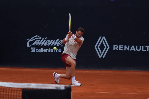 April 12, 2026, Mexico City, Ciudad de Mexico, Mexico: Stefano Napolitano (ITA) returns a backhand against James Duckworth (AUS) during the Mexico City Open singles final at the Chapultepec Sports Center. on April 12, 2026 in Mexico City, Mexico. Mexico City Mexico - ZUMAe321 20260412_zsa_e321_036 Copyright: xCarlosxSantiagox