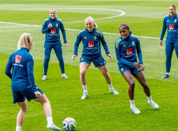 GOTHENBURG 20260413 Filippa Angeldahl, Stina Blackstenius. Evelyn Ijeh and Rosa Kafaji during the women s national team, Nationalteam s training ahead of tomorrow s World Cup qualifying match against Denmark at Gamla Ullevi in Gothenburg. GÖTEBORG SWEDEN x9200x *** GOTHENBURG 20260413 Filippa Angeldahl, Stina Blackstenius Evelyn Ijeh and Rosa Kafaji during the women s national team s training ahead of tomorrow s World Cup qualifying match against Denmark at Gamla Ullevi in Gothenburg GÖTEBORG SWEDEN x9200x  Copyright: xAdamxIhse TTx TRAINING WOMEN S NATIONAL TEAM WORLD CUP QUALIFYING AGAINST DENMARK