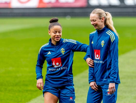 GÖTEBORG 20260413 Felicia Schröder och Amanda Ilestedt under damlandslagets träning inför morgondagens VM-kvalmatch mot Danmark pa Gamla Ullevi i Göteborg. GÖTEBORG SVERIGE x9200x *** GÖTEBORG 20260413 Felicia Schröder and Amanda Ilestedt during the womens national teams training ahead of tomorrows World Cup qualifier against Denmark at Gamla Ullevi in Gothenburg GÖTEBORG SWEDEN x9200x  Copyright: xAdamxIhse TTx TRÄNING DAMLANDSLAGET VM KVAL MOT DANMARK