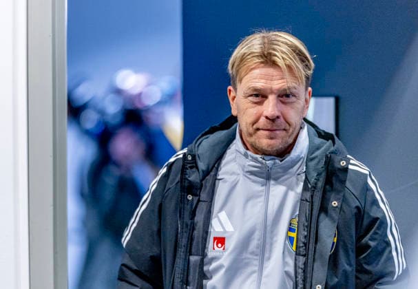 GOTHENBURG 20260413 Swedens national coach Tony Gustafsson during Mondays press conference ahead of Tuesdays World Cup qualifier against Denmark at Gamla Ullevi in Gothenburg GOTHENBURG SWEDEN x9200x  Copyright: xAdamxIhse TTx TRAINING WOMEN S NATIONAL TEAM WORLD CUP QUALIFYING AGAINST DENMARK