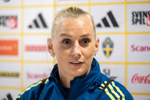 260413 Stina Blackstenius of the Swedish women s national football team is interviewed in the mixed zone on April 13, 2026 in Gothenburg Photo Mathias Bergeld BILDBYRAN kod MB MB1363 fotboll football soccer fotball vm kval kval fifa womens world cup qualifier qualifier intervju interview sverige sweden dam bbeng women kvinner  Copyright: MATHIASxBERGELD BB260413MB030