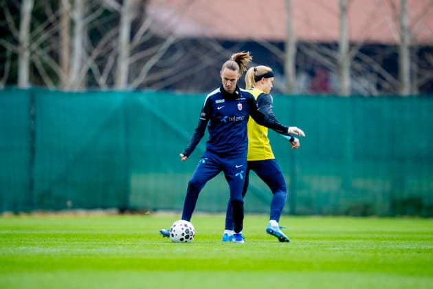 The women s national team is preparing for the World Cup qualifier against Slovenia Lillestrom 20260413 Caroline Graham Hansen at the training of the women s national football team at Vigernesjordet in Lillestrom before the World Cup qualification against Slovenia Photo Stian Lysberg Solum NTB Lillestrom Norway EDITORIAL USE ONLY RESTRICTED USE FOR BETTING COMPANIES  Copyright: xStianxLysbergxSolumx xNTBx