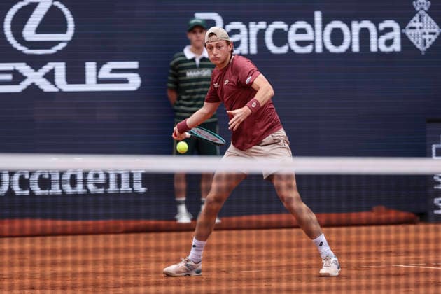 April 13, 2026, Barcelona, Barcelona, Spain: Ignacio Buse of Peru in action agaisnt Corentin Moutet of France during the First round tennis match of the Barcelona Open Banc Sabadell - Conde Godo 2026 Day 3 at Real Club de Tenis Barcelona on April 13, 2026 in Barcelona, Spain. Barcelona Spain - ZUMAa181 20260413_zaa_a181_101 Copyright: xJavierxBorregox