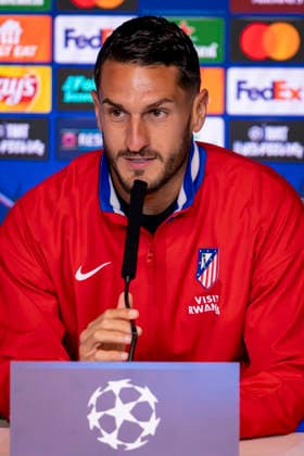 Atletico de Madrid Training Session And press conference, PK, Pressekonferenz - UEFA Champions League 2025 26 Quarter-Final Second Leg MADRID, SPAIN - APRIL 13: Jorge Resurreccion Koke speaks during the Press Conference ahead of the UEFA Champions League 2025 26 Quarter-Final Second Leg match against FC Barcelona, Barca at Estadio Riyadh Air Metropolitano on April 13, 2026 in Madrid, Spain. Madrid Estadio Riyadh Air Metropolitano Madrid Spain Copyright: xAlbertoxGardinx AGardin_20260413_Foot_Champ_Atl_Mad_Press_0138