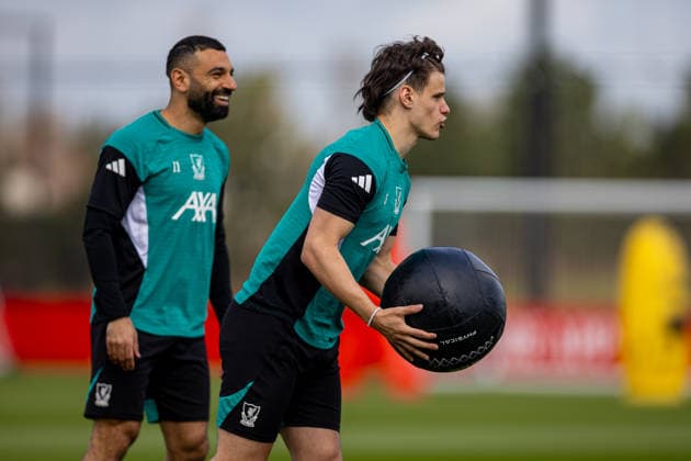 Football - UEFA Champions League - Quarter-FInal - 2nd Leg - Liverpool FC v Paris Saint-Germain FC - MD-1 LIVERPOOL, ENGLAND - Monday, April 13, 2026: Liverpool s Milos Kerkez throws a medicine ball during a training session at the AXA Training Centre ahead of the UEFA Champions League Quarter-Final 2nd Leg match between Liverpool FC and Paris Saint-Germain FC. (Photo by David Rawcliffe Propaganda) LIVERPOOL AXA Training Centre MERSEYSIDE ENGLAND  Copyright: xDavidxRawcliffex P2026-04-13-Liverpool_PSG_MD-1-19