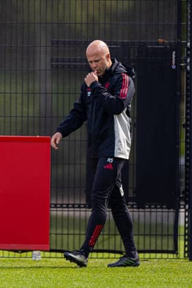 Football - UEFA Champions League - Quarter-FInal - 2nd Leg - Liverpool FC v Paris Saint-Germain FC - MD-1 LIVERPOOL, ENGLAND - Monday, April 13, 2026: Liverpool s head coach Arne Slot during a training session at the AXA Training Centre ahead of the UEFA Champions League Quarter-Final 2nd Leg match between Liverpool FC and Paris Saint-Germain FC. (Photo by David Rawcliffe Propaganda) LIVERPOOL AXA Training Centre MERSEYSIDE ENGLAND  Copyright: xDavidxRawcliffex 2026-04-13-002-Liverpool_PSG_MD-1