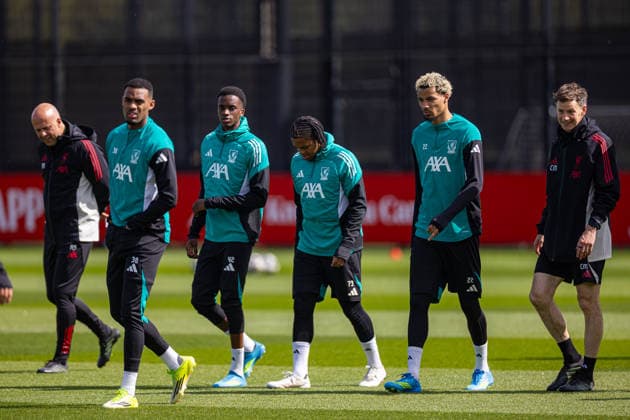 Football - UEFA Champions League - Quarter-FInal - 2nd Leg - Liverpool FC v Paris Saint-Germain FC - MD-1 LIVERPOOL, ENGLAND - Monday, April 13, 2026: Liverpool s (L-R) Trey Nyoni, Rio Ngumoha and Hugo Ekitike during a training session at the AXA Training Centre ahead of the UEFA Champions League Quarter-Final 2nd Leg match between Liverpool FC and Paris Saint-Germain FC. (Photo by David Rawcliffe Propaganda) LIVERPOOL AXA Training Centre MERSEYSIDE ENGLAND  Copyright: xDavidxRawcliffex 2026-04-13-011-Liverpool_PSG_MD-1
