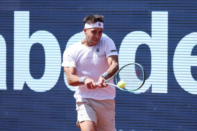 April 13, 2026, Barcelona, Barcelona, Spain: Tomas Martin Etcheverry of Argentina in action against Jack Draper of Great Britain during the First round tennis match of the Barcelona Open Banc Sabadell - Conde Godo 2026 Day 3 at Real Club de Tenis Barcelona on April 13, 2026 in Barcelona, Spain. Barcelona Open Banc Sabadell - Conde Godo 2026 Day 3  - ZUMAa181 20260413_zaa_a181_205 Copyright: xJavierxBorregox