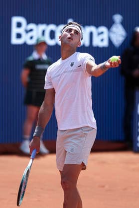 April 13, 2026, Barcelona, Barcelona, Spain: Tomas Martin Etcheverry of Argentina in action against Jack Draper of Great Britain during the First round tennis match of the Barcelona Open Banc Sabadell - Conde Godo 2026 Day 3 at Real Club de Tenis Barcelona on April 13, 2026 in Barcelona, Spain. Barcelona Spain - ZUMAa181 20260413_zaa_a181_213 Copyright: xJavierxBorregox