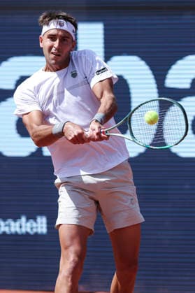 April 13, 2026, Barcelona, Barcelona, Spain: Tomas Martin Etcheverry of Argentina in action against Jack Draper of Great Britain during the First round tennis match of the Barcelona Open Banc Sabadell - Conde Godo 2026 Day 3 at Real Club de Tenis Barcelona on April 13, 2026 in Barcelona, Spain. Barcelona Spain - ZUMAa181 20260413_zaa_a181_220 Copyright: xJavierxBorregox