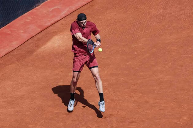 April 13, 2026, Barcelona, Barcelona, Spain: Jack Draper of Great Britain in action against Tomas Martin Etcheverry of Argentina during the First round tennis match of the Barcelona Open Banc Sabadell - Conde Godo 2026 Day 3 at Real Club de Tenis Barcelona on April 13, 2026 in Barcelona, Spain. Barcelona Spain - ZUMAa181 20260413_zaa_a181_221 Copyright: xJavierxBorregox