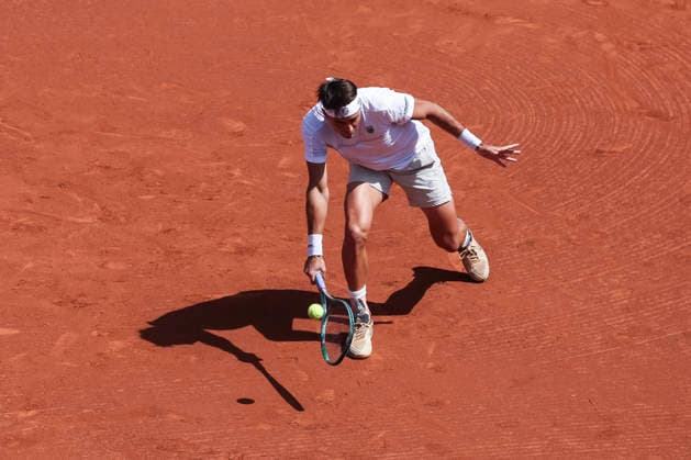 April 13, 2026, Barcelona, Barcelona, Spain: Tomas Martin Etcheverry of Argentina in action against Jack Draper of Great Britain during the First round tennis match of the Barcelona Open Banc Sabadell - Conde Godo 2026 Day 3 at Real Club de Tenis Barcelona on April 13, 2026 in Barcelona, Spain. Barcelona Open Banc Sabadell - Conde Godo 2026 Day 3  - ZUMAa181 20260413_zaa_a181_230 Copyright: xJavierxBorregox