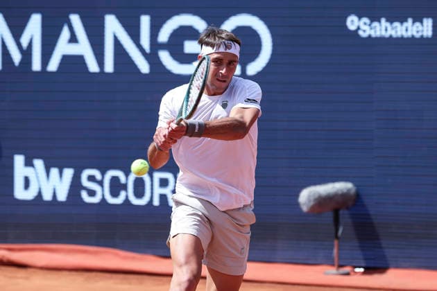 April 13, 2026, Barcelona, Barcelona, Spain: Tomas Martin Etcheverry of Argentina in action against Jack Draper of Great Britain during the First round tennis match of the Barcelona Open Banc Sabadell - Conde Godo 2026 Day 3 at Real Club de Tenis Barcelona on April 13, 2026 in Barcelona, Spain. Barcelona Spain - ZUMAa181 20260413_zaa_a181_223 Copyright: xJavierxBorregox