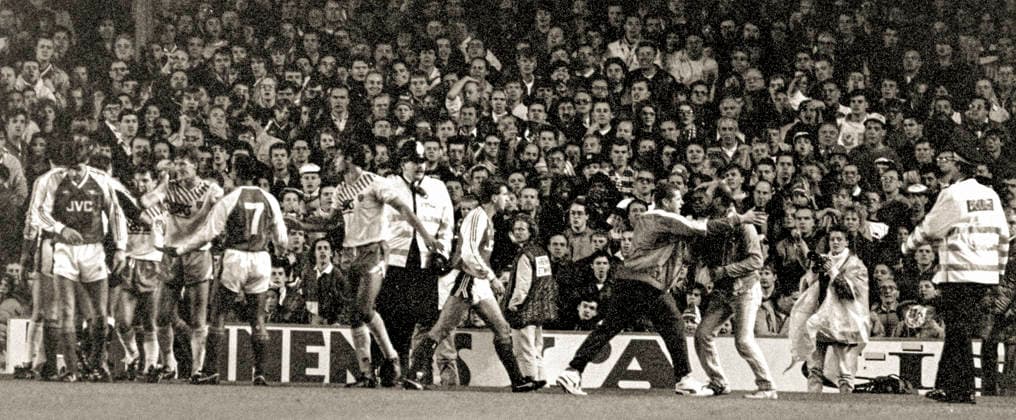 891104 Football, Football League First Division, England 1989-1990, Arsenal - Norwich: A big brawl between the players with fans involved erupted at the end after Arsenals Lee Dixon scored the winning 4-3 goal on a penalty. Photo: BILDBYRAN D159_02 D159_02 scanx Fotboll Barclays League Div 1 Arsenal Norwich dia bbeng football soccer football league first division division one division 1 premier league england season 1989-1990 1989-90 1989 90 89 90 89-90 1989 highbury *** 891104 Football, Football League First Division, England 1989 1990, Arsenal Norwich A big brawl between the players with fans involved erupted at the end after Arsenals Lee Dixon scored the winning 4 3 goal on a penalty Photo BILDBYRAN D159 02 D159 02 scanx Fotboll Barclays League Div 1 Arsenal Norwich dia bbeng football soccer football league first division division one division 1 premier league england season 1989 1990 1989 90 1989 90 1989 90 89 90 89 90 1989 highbury  Copyright: BILDBYRAN BB891104BB015