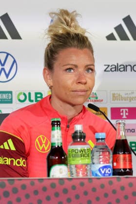 13 04 2026, xgrfx, Football DFB Media Dates, German Womens National Team Press Conference and Final Training v l Linda Dallmann German Womens National Team DFL DFB REGULATIONS PROHIBIT ANY USE OF PHOTOGRAPHS as IMAGE SEQUENCES and or QUASI VIDEO Nuremberg