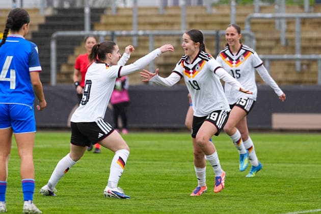 13 04 2026, xydrx, Soccer, International match, European Championship Qualification U19 Women, Germany Slovakia, IMS Arena Goal celebration after the goal to 1 0 for Germany by scorer Laila Portella GER, 19 together with Leonie Koepp GER, 9 and Maj Schneider GER, 15 DFB regulations prohibit any use of photographs as image sequences and or quasi video Copyright: HMBxMedia YannisxDreimann