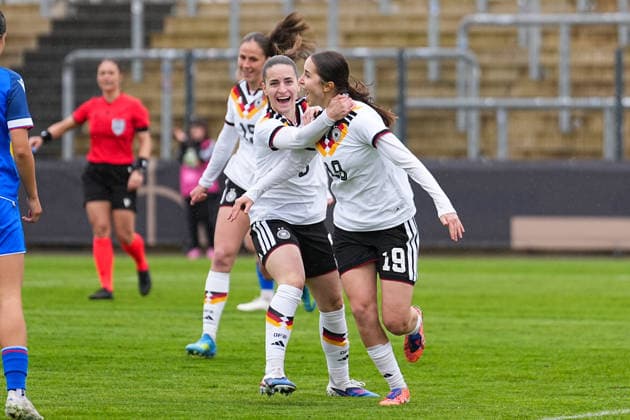 13 04 2026, xydrx, Soccer, International match, European Championship Qualification U19 Women, Germany Slovakia, IMS Arena Goal celebration after the goal to 1 0 for Germany by scorer Laila Portella GER, 19 together with Leonie Koepp GER, 9 and Maj Schneider GER, 15 DFB regulations prohibit any use of photographs as image sequences and or quasi video Copyright: HMBxMedia YannisxDreimann