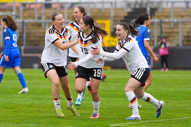 13 04 2026, xydrx, Football, International match, European Championship Qualification U19 Women, Germany Slovakia, IMS Arena Goal celebration after the 1 0 goal for Germany by scorer Laila Portella GER, 19 together with Zoe Schick GER,7 and Leonie Koepp GER, 9 Maj Schneider GER, 15 DFB regulations prohibit any use of photographs as image sequences and or quasi video Copyright: HMBxMedia YannisxDreimann