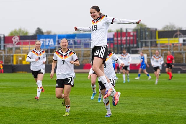 13 04 2026, xydrx, Football, International match, European Championship Qualification U19 Women, Germany Slovakia, IMS Arena Goal celebration after the 1 0 goal for Germany by scorer Laila Portella GER, 19 together with Zoe Schick GER,7 and Leonie Koepp GER, 9 Maj Schneider GER, 15 DFB regulations prohibit any use of photographs as image sequences and or quasi video Copyright: HMBxMedia YannisxDreimann