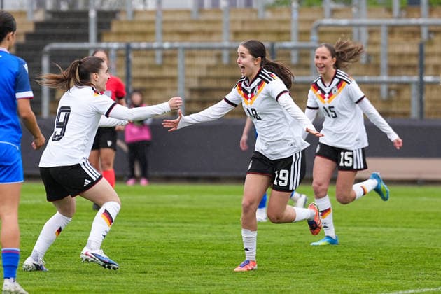 13 04 2026, xydrx, Soccer, International match, European Championship Qualification U19 Women, Germany Slovakia, IMS Arena Goal celebration after the goal to 1 0 for Germany by scorer Laila Portella GER, 19 together with Leonie Koepp GER, 9 and Maj Schneider GER, 15 DFB regulations prohibit any use of photographs as image sequences and or quasi video Copyright: HMBxMedia YannisxDreimann