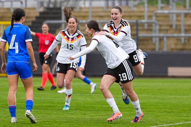 13 04 2026, xydrx, Soccer, International match, European Championship Qualification U19 Women, Germany Slovakia, IMS Arena Goal celebration after the goal to 1 0 for Germany by scorer Laila Portella GER, 19 together with Leonie Koepp GER, 9 and Maj Schneider GER, 15 DFB regulations prohibit any use of photographs as image sequences and or quasi video Copyright: HMBxMedia YannisxDreimann