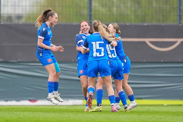 13 04 2026, xydrx, Football, International match, European Championship Qualification U19 Women, Germany Slovakia, IMS Arena Goal celebration after the goal to 1 1 for Slovakia by scorer Lucia Rumancikova SVK, 10 together with Terezia Soltysova SVK, 15 and Michaela Pekarova SVK, 19 Ema Marhevkova SVK, 2 DFB regulations prohibit any use of photographs as image sequences and or quasi video Copyright: HMBxMedia YannisxDreimann
