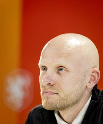 ZEIST - National coach Arjan Veurink of the Dutch women s football team during a press conference, PK, Pressekonferenz ahead of the World Cup qualifying match against France. KOEN VAN WEEL ANP xVIxANPxSportx xxANPxIVx 555718434 originalFilename: 555718434.jpg