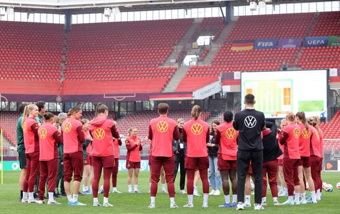 Frauen-Nationalmannschaft Abschlusstraining , vor dem Spiel WM Qualifikation Deutschland-Österreich , Fußball , Frauen , in den Max Morlock Stadion, in Nürnberg , Bayern , Deutschland. April 13 , 2026 . Photo by: Davide Elias IPA Photo Pressefoto DENL Copyright: xDavidexEliasx