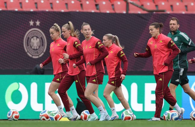 Frauen-Nationalmannschaft Abschlusstraining , vor dem Spiel WM Qualifikation Deutschland-Österreich , Fußball , Frauen , in den Max Morlock Stadion, in Nürnberg , Bayern , Deutschland. April 13 , 2026 . Photo by: Davide Elias IPA Photo Pressefoto DENL Copyright: xDavidexEliasx