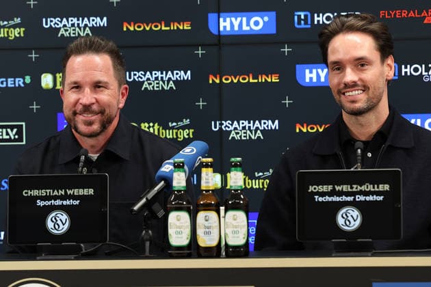 13.04.2026, xrekx, Fussball 2.Bundesliga, SV Elversberg - PK Sportdirektors Christian Weber v.l. Christian Weber Sportdirektor (SV 07 Elversberg) Dr. Josef Welzmüller Welzmueller Technischer Direktor (SV Elversberg) lacht, laechelt, positiv, zufrieden, laughs, smiles, positive, satisfied (DFL DFB REGULATIONS PROHIBIT ANY USE OF PHOTOGRAPHS as IMAGE SEQUENCES and or QUASI-VIDEO) Elversberg *** 13 04 2026, xrekx, Fußball 2 Bundesliga, SV Elversberg PK Sportdirektors Christian Weber v l Christian Weber Sportdirektor SV 07 Elversberg Dr Josef Welzmüller Welzmueller Technical Director SV Elversberg lacht, laechelt, positiv, zufrieden, laughs, smiles, positive, satisfied DFL DFB REGULATIONS PROHIBIT ANY USE OF PHOTOGRAPHS as IMAGE SEQUENCES and or QUASI VIDEO Elversberg