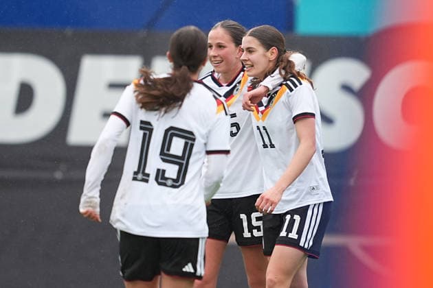 13 04 2026, xydrx, Soccer, International match, European Championship Qualification U19 Women, Germany Slovakia, IMS Arena Goal celebration after the goal to 3 1 for Germany by scorer Leni Eggert GER, 11 together with Laila Portella GER, 19 and Maj Schneider GER, 15 DFB regulations prohibit any use of photographs as image sequences and or quasi video Copyright: HMBxMedia YannisxDreimann