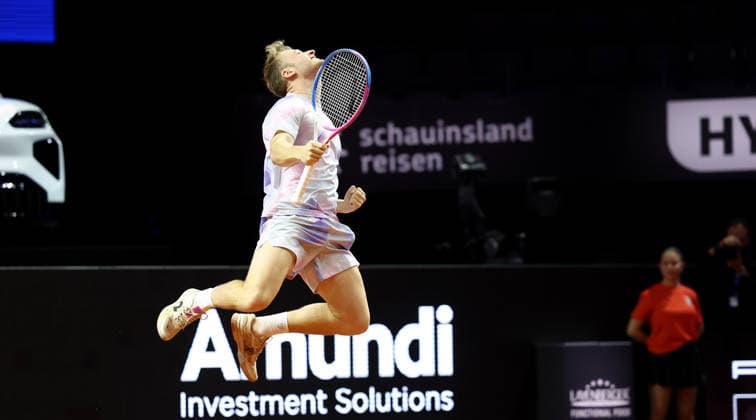 13 04 2026, Germany, Stuttgart, Tennis Porsche Tennis Grand Prix, Porsche One Point Challenge, Ole Sudmann jumps into the air and cheers