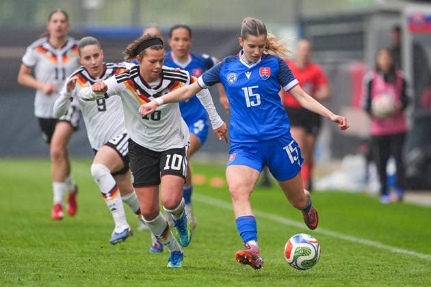 13 04 2026, xydrx, Football, International, European Championship Qualification U19 Women, Germany Slovakia, IMS Arena Rosa Rueckert GER, 10 in duel against Terezia Soltysova SVK, 15 DFB regulations prohibit any use of photographs as image sequences and or quasi video Copyright: HMBxMedia YannisxDreimann