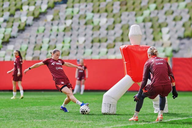 13.04.2026 GDANSK, STADION POLSAT ARENA , PILKA NOZNA KOBIET ( WOMEN S FOOTBALL) KONFERENCJA I OFICJALNY TRENING REPREZENTACJI POLSKI KOBIET W PILCE NOZNEJ NZ. EWA PAJOR FOTO RADOSLAW JOZWIAK CYFRASPORT NEWSPIX.PL --- Newspix.pl  RA2_3923