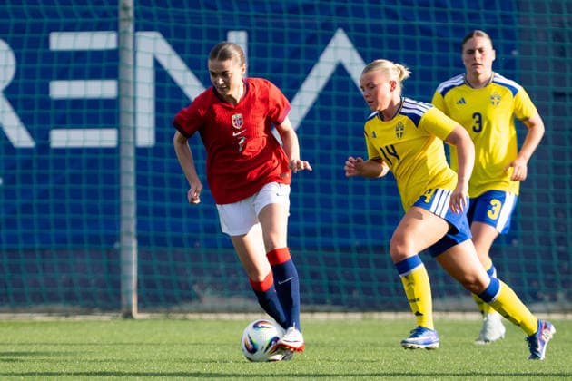 260413 Eline Hegg of Norway and Matilda NildÃ n of Sweden during the international friendly football match between Norway and Sweden on April 13, 2026 in Murcia Photo Pascu Mendez BILDBYRAN kod XZ XZ0231 fotboll football soccer fotball u23 under 23 norge norway sverige sweden dam bbeng träningsmatch friendly  Copyright: PascuxMendez BB260413ZN009