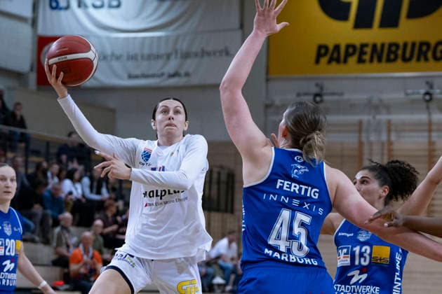 Toyota DBBL 2025 2026 Syntainics MBC vs BC Marburg Blue Dolphins Playoff Semifinal, Game 2 Halle Saale, Germany April 13, 2026 Pictured from left Katelyn Shumate Halle , Allyson Fertig Marburg and Sara Guerreiro Marburg Halle Saale swh Arena Sachsen Anhalt Germany