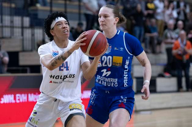 Toyota DBBL 2025 2026 Syntainics MBC vs BC Marburg Blue Dolphins Playoff Semifinal, Game 2 Halle Saale, Germany April 13, 2026 Pictured from left Liz Smith Halle and Lea Debeljak Marburg Halle Saale swh Arena Sachsen Anhalt Germany