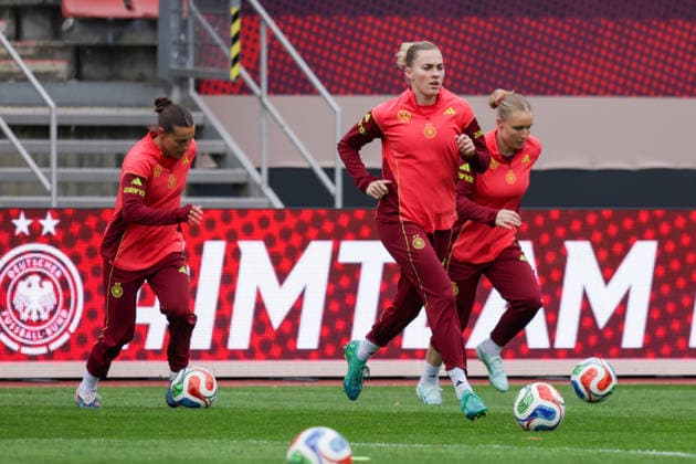 13 04 2026, xgrfx, Football DFB Media Dates, German Womens National Team Press Conference and Final Training v l Laura Freigang German Womens National Team DFL DFB REGULATIONS PROHIBIT ANY USE OF PHOTOGRAPHS as IMAGE SEQUENCES and or QUASI VIDEO Nuremberg