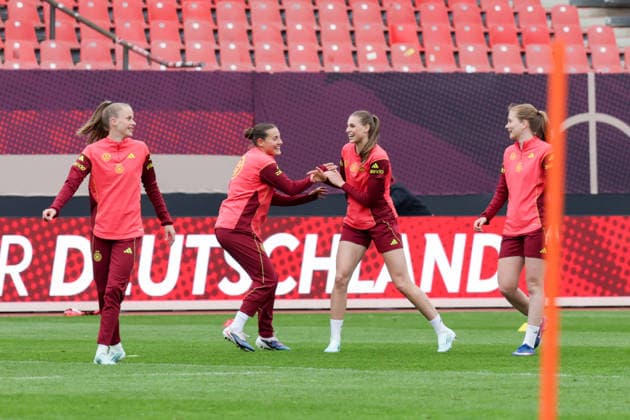 13 04 2026, xgrfx, Football DFB Media Dates, German Womens National Team Press Conference and Final Training f l Vivien Endemann, Carlotta Wamser, Jule Brand, Sjoeke Nüsken German Womens National Team DFL DFB REGULATIONS PROHIBIT ANY USE OF PHOTOGRAPHS as IMAGE SEQUENCES and or QUASI VIDEO Nuremberg