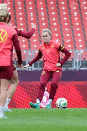 13 04 2026, xgrfx, Football DFB Media Dates, German Womens National Team Press Conference and Final Training v l Laura Freigang German Womens National Team DFL DFB REGULATIONS PROHIBIT ANY USE OF PHOTOGRAPHS as IMAGE SEQUENCES and or QUASI VIDEO Nuremberg