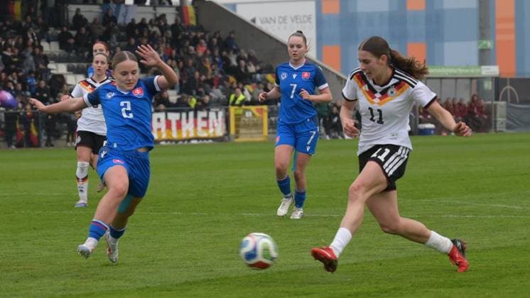 Velbert U19 international women Germany vs Slovakia FOR EDITORIAL PURPOSES ONLY EDITORIAL USE ONLY p In the match of the U19 Junior Women Germany white vs Slovakia blue on Monday, April 13, 2026, at the IMS Arena in Velbert The match ended 4 2 Germany Velbert Copyright UwexErnst Copyright: UwexErnst doc85ej1qhe8he19lk4bvn ,EDITORIAL USE ONLY Copyright: UwexErnst